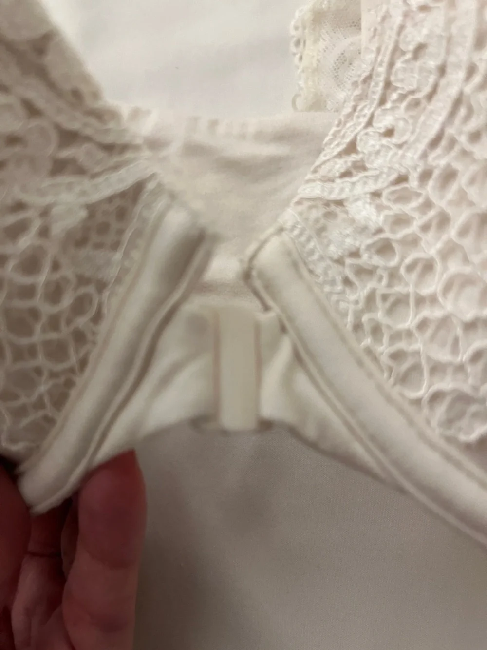 Victoria's Secret Body by Victoria Cream Racerback Demi 32DDD